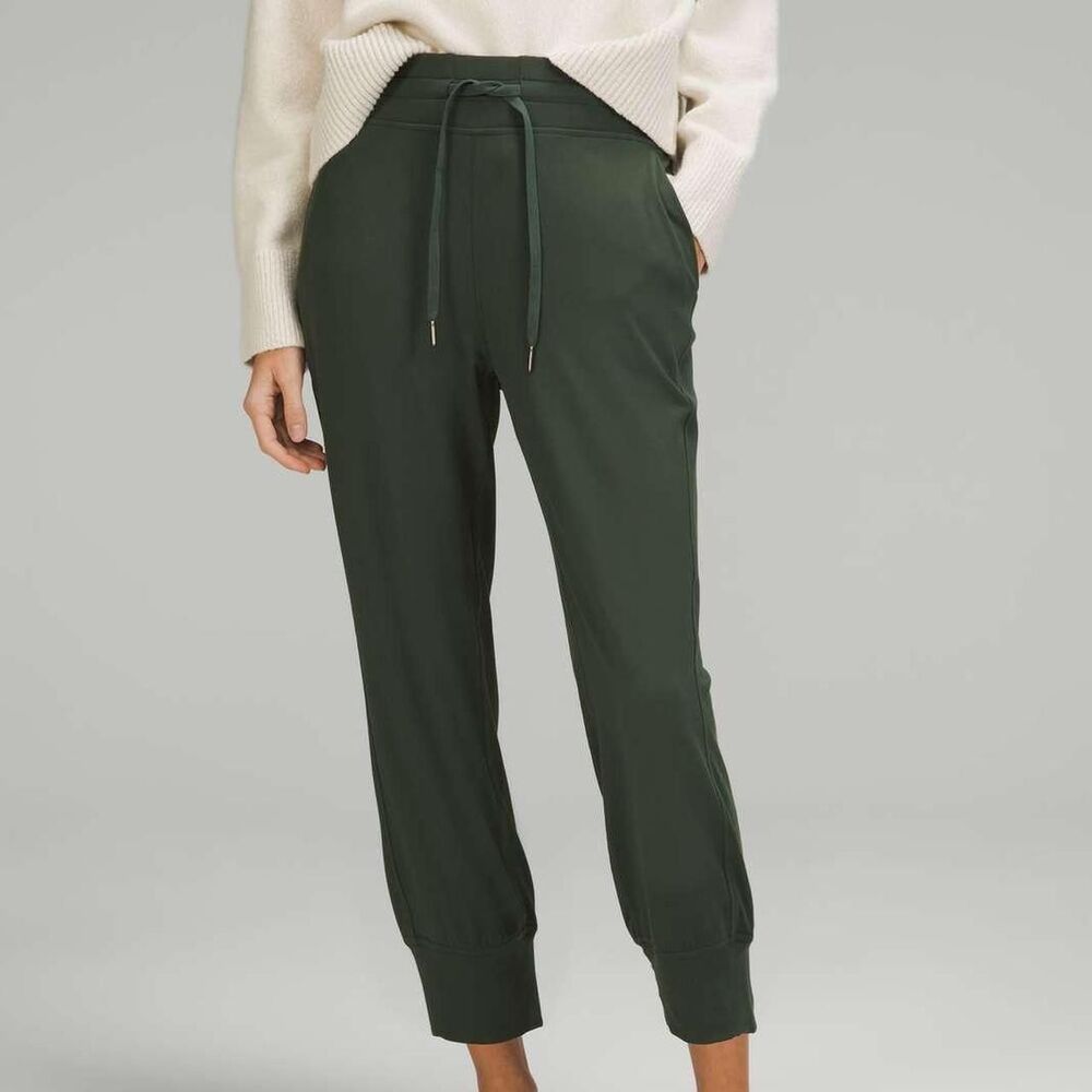 Lululemon Women's Green Joggers-tracksuits